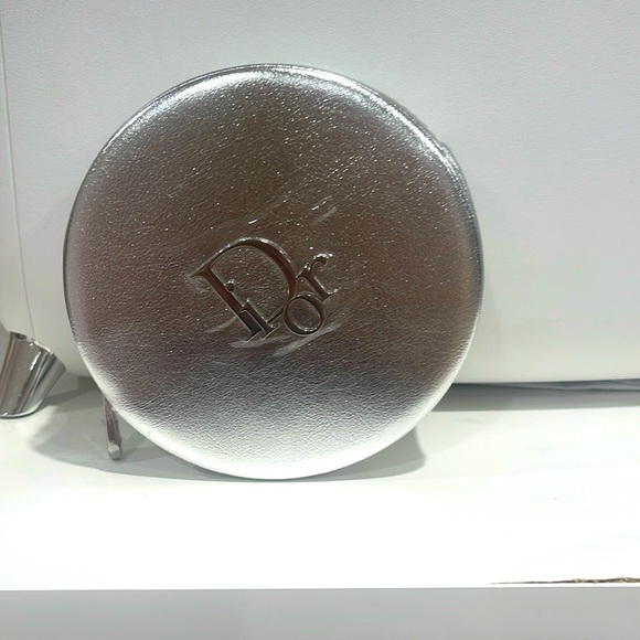 Dior Handbags - Dior limited edition coin purse new with out box⭐️⭐️⭐️⭐️⭐️⭐️